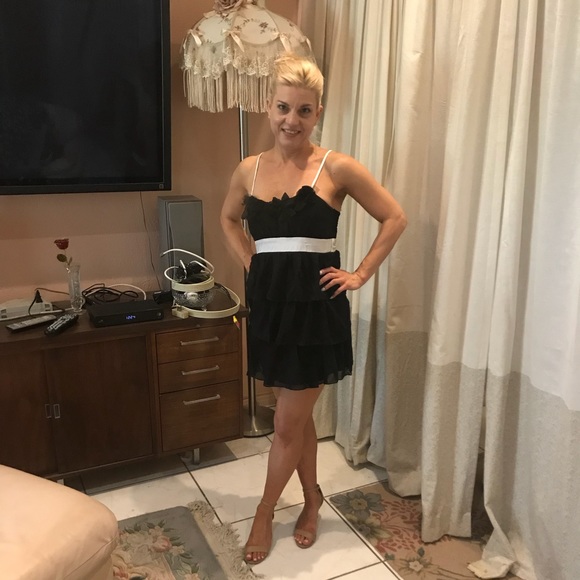 Black & white - Picture 2 of 8